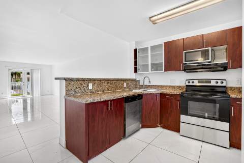 840 Pine Drive #104, Pompano Beach FL - photo 9 of 43