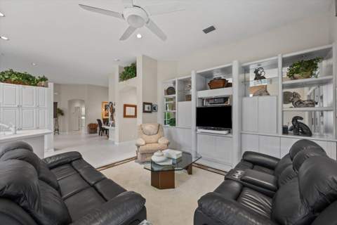 4674 Hazleton Lane, Lake Worth FL - photo 15 of 59