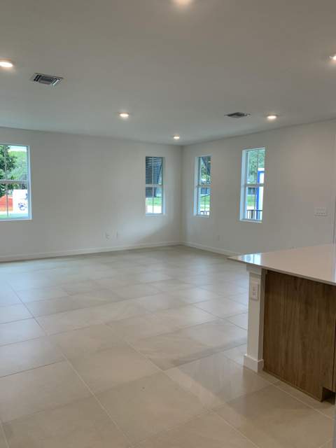 747 SE Central Parkway #43, Stuart FL - photo 6 of 18