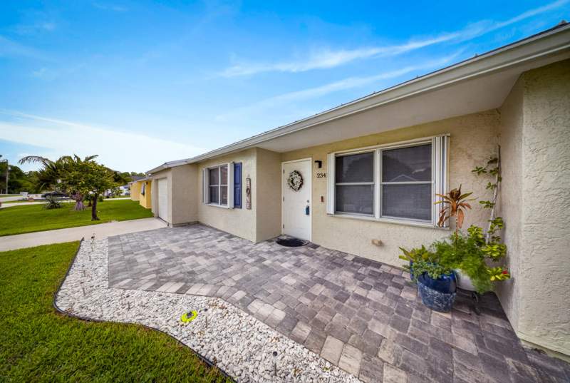 3 bedroom Single Family Residence at 2341 SE West Blackwell Drive, Sandhill Crossing — photo 3