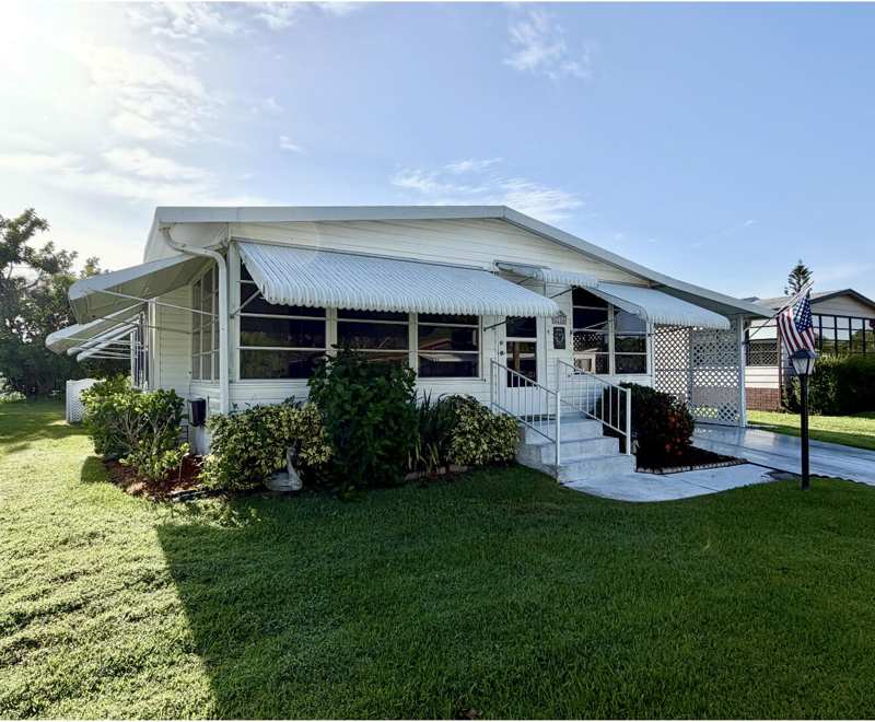2 bedroom Manufactured Home at 8204 W Bitterbush Lane, Savanna Club Plat I, Port St. Lucie — photo 1