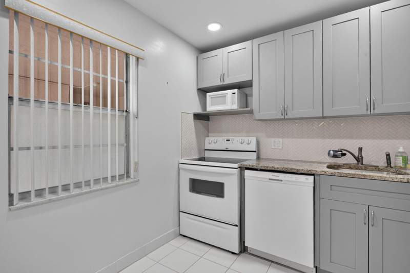 1 bedroom Condominium at 1030 Country Club Drive #205, Oriole Golf & Tennis Club Condo, Margate — photo 4