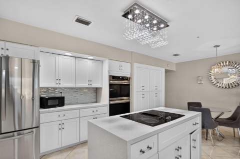7355 NW 83rd Avenue, Tamarac FL - photo 11 of 43