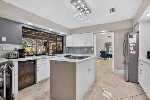 7355 NW 83rd Avenue, Tamarac FL - photo 13 of 43