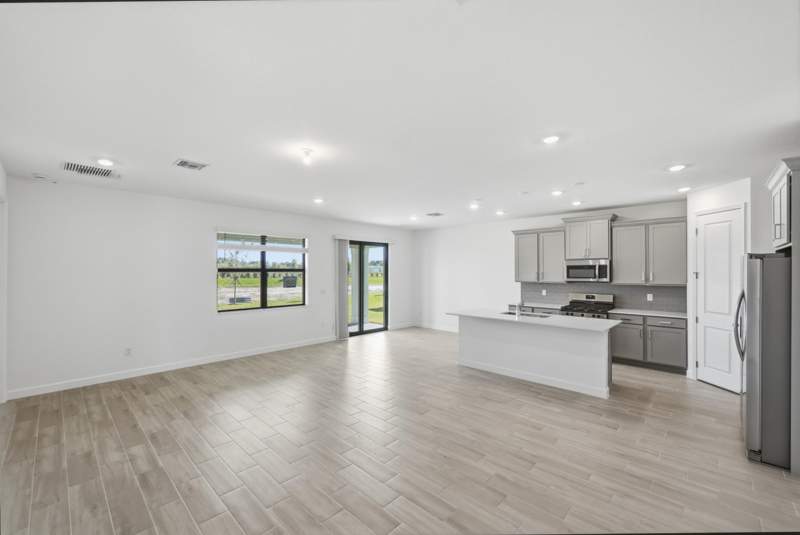 4 bedroom Single Family Residence at 6669 NW Heirloom Terrace, Glynlea Country Club, Port St. Lucie — photo 4