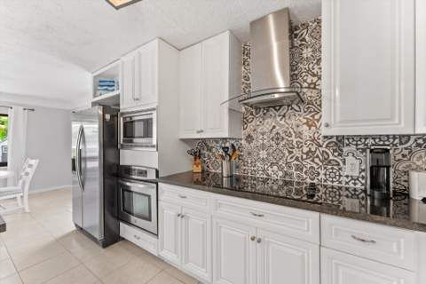 728 NE 9th Avenue, Boynton Beach FL - photo 15 of 45