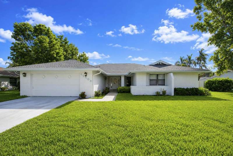 4 bedroom Single Family Residence at 12403 Westhall Place, Pinewood East 2 Of Wellington, Wellington — photo 3