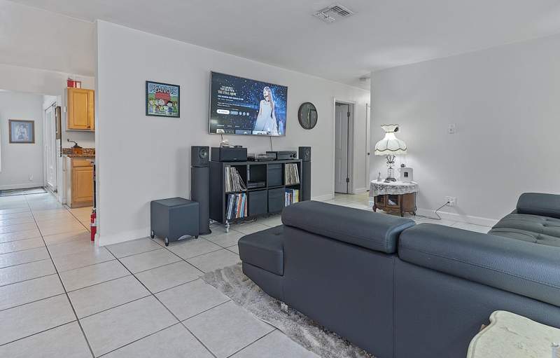 3 bedroom Single Family Residence at 830 SW 1st Avenue, Norwood Section, Pompano Beach — photo 4
