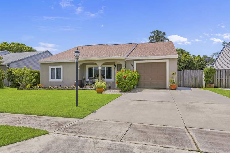 3 bedroom Single Family Residence at 7779 Blairwood Circle, Countrywood 3, Lake Worth — photo 2
