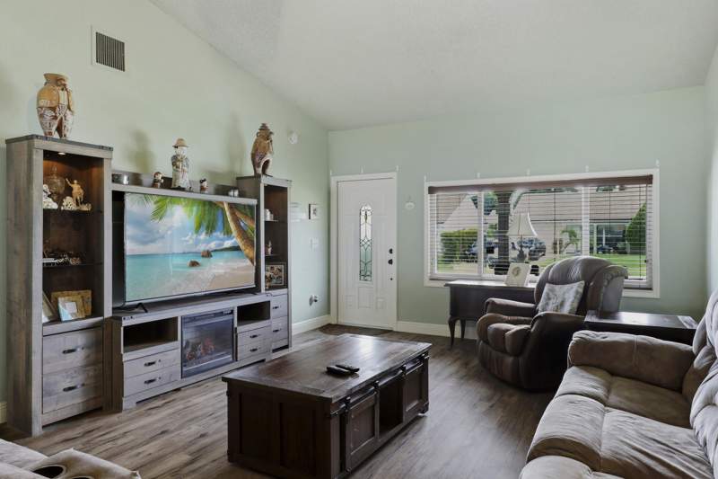 3 bedroom Single Family Residence at 7779 Blairwood Circle, Countrywood 3, Lake Worth — photo 5