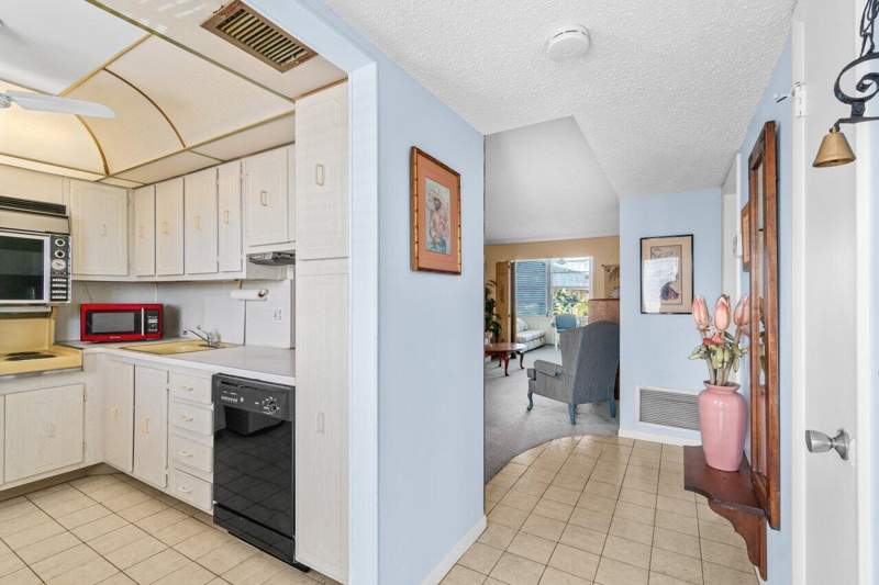 1 bedroom Condominium at 2615 NE 3rd Court #308, Village Royale Greenwood Condo, Boynton Beach — photo 3