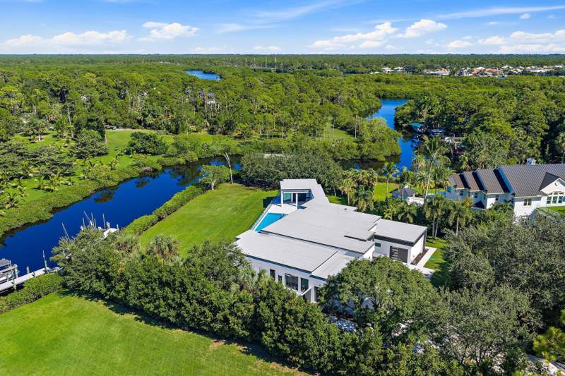 4 bedroom Single Family Residence at 8309 SE Rivers Edge Street, Rivers Edge Unrec, Jupiter — photo 2