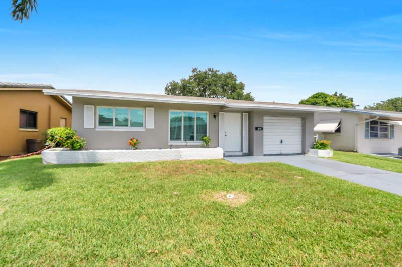 3 bedroom Single Family Residence at 5711 NW 65th Way, Mainlands Of Tamarac Lakes, Tamarac — photo 3
