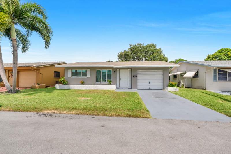 3 bedroom Single Family Residence at 5711 NW 65th Way, Mainlands Of Tamarac Lakes, Tamarac — photo 2