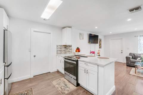 5711 NW 65th Way, Tamarac FL - photo 6 of 26