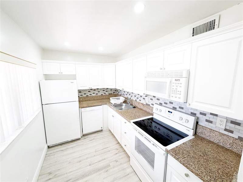 2 bedroom Condominium at 2710 Riverside Drive #201-A, Coral Gardens Condo, Coral Springs — photo 4