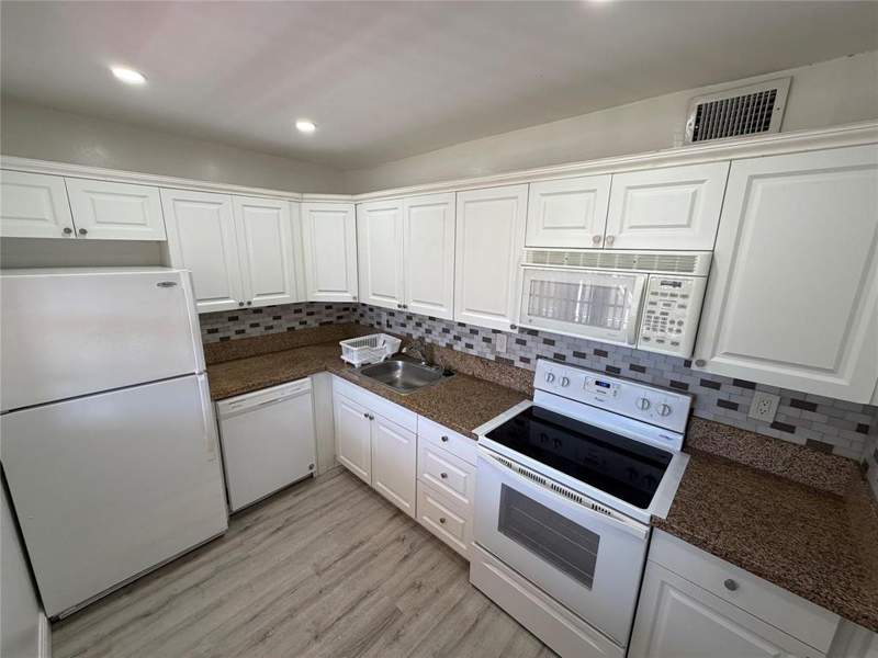 2 bedroom Condominium at 2710 Riverside Drive #201-A, Coral Gardens Condo, Coral Springs — photo 5