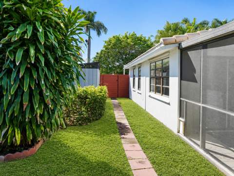 819 NE 2nd Court, Hallandale Beach FL - photo 14 of 29