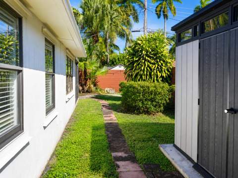 819 NE 2nd Court, Hallandale Beach FL - photo 15 of 29