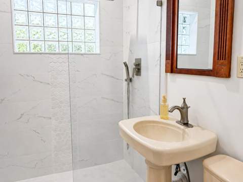 819 NE 2nd Court, Hallandale Beach FL - photo 18 of 29
