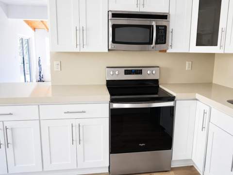 819 NE 2nd Court, Hallandale Beach FL - photo 7 of 29
