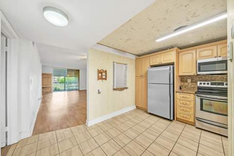 8980 S Hollybrook Boulevard #204, Pembroke Pines FL - photo 7 of 31