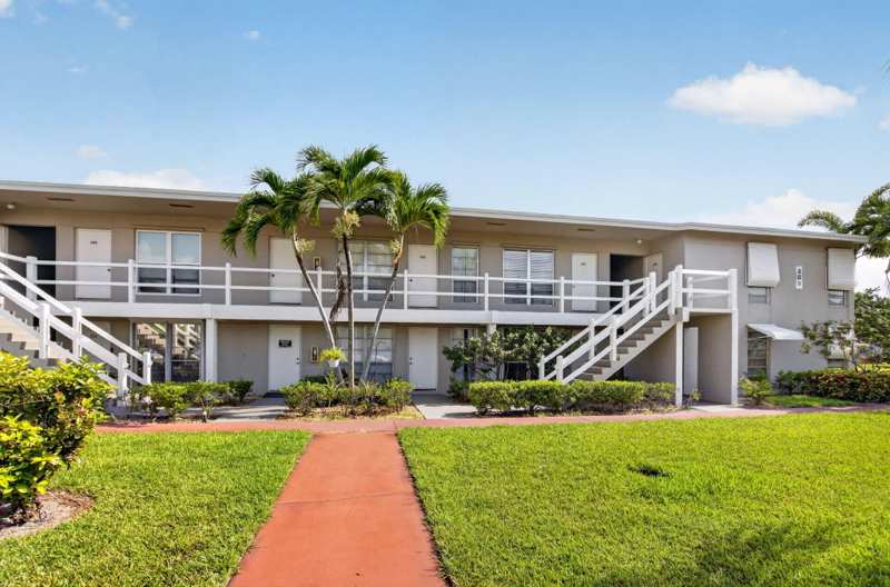 1 bedroom Condominium at 309 Circle Drive, Four Sea Suns , Boynton Beach — photo 1
