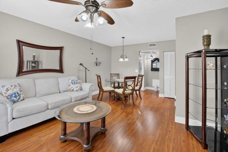 1 bedroom Condominium at 309 Circle Drive, Four Sea Suns , Boynton Beach — photo 2
