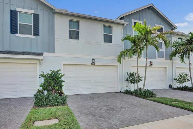 3 bedroom Townhouse at 4508 Longwood Lake Square, Terraces Of Westlake, Westlake — photo 1