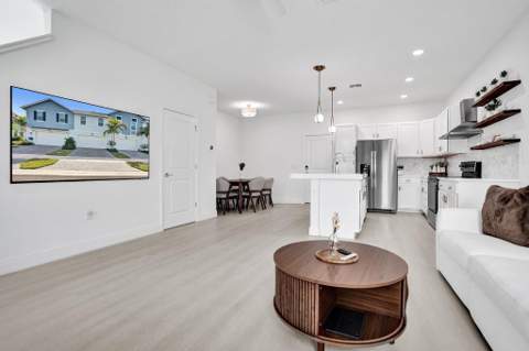 4508 Longwood Lake Square, Westlake FL - photo 10 of 47