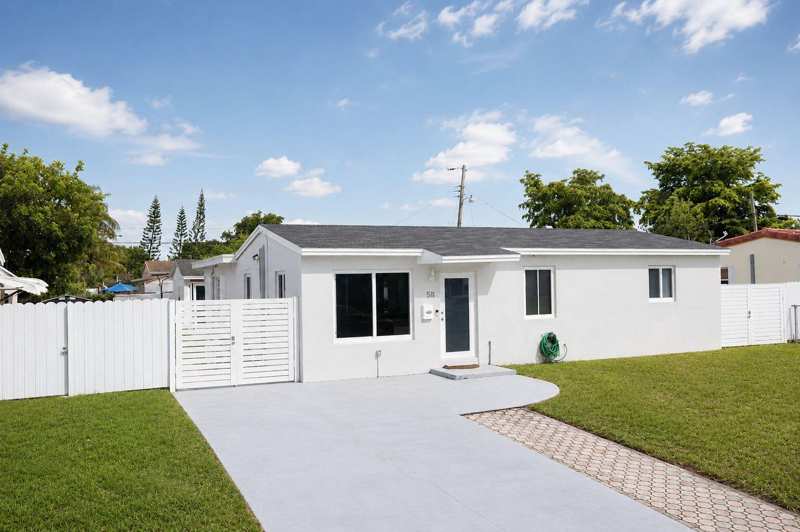 3 bedroom Single Family Residence at 511 N 69th Way, Boulevard Heights Sec 3, Hollywood — photo 1