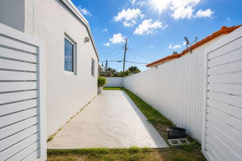 511 N 69th Way, Hollywood FL - photo 13 of 14