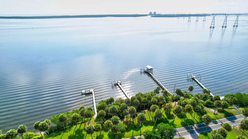 4 bedroom Single Family Residence at 7501 S Indian River Drive, Metes And Bounds, Fort Pierce — photo 5