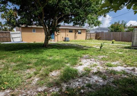 465 Waseca Dr Drive, Lake Worth FL - photo 16 of 18