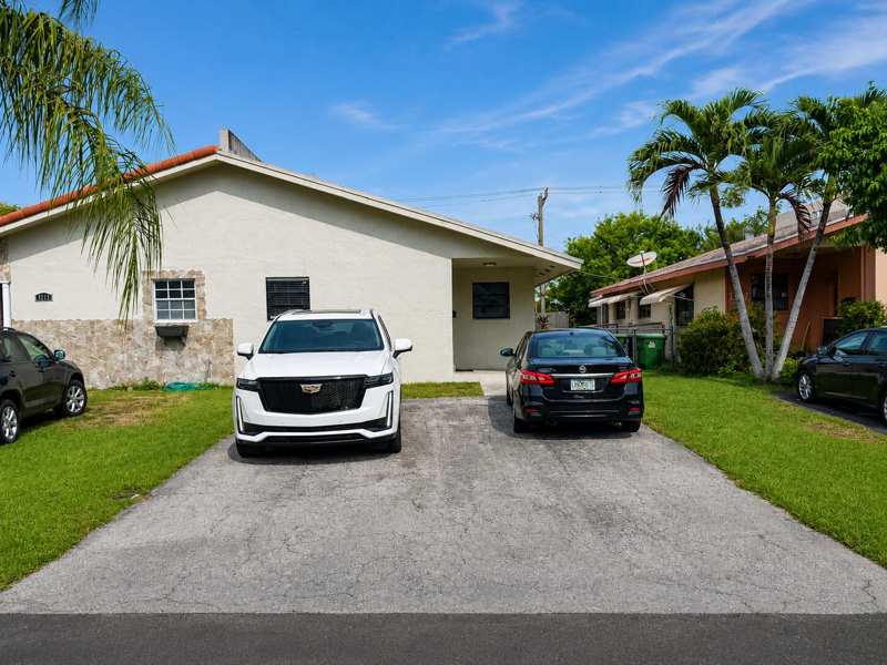 2 bedroom Single Family Residence at 1115 NE 1st Court #B, Anderson Villas Addition, Hallandale Beach — photo 1