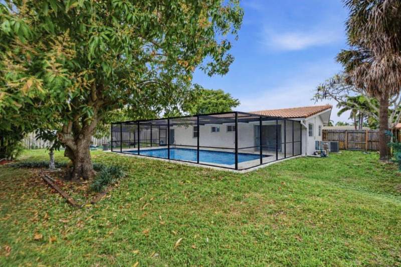 3 bedroom Single Family Residence at 2120 NE 62nd Court, Imperial Point 1, Fort Lauderdale — photo 4