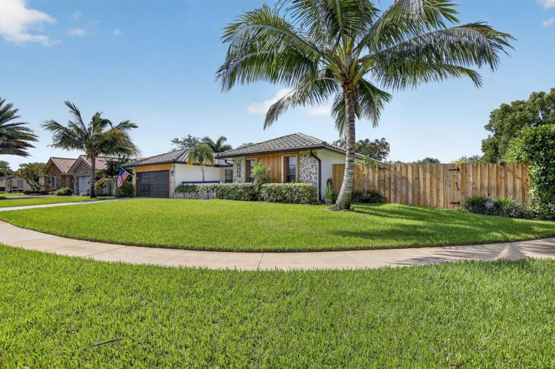4 bedroom Single Family Residence at 9680 NW 10th Court, Jacaranda Lakes Section Nine, Plantation — photo 3