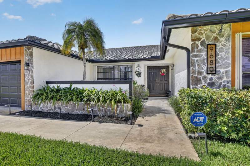 4 bedroom Single Family Residence at 9680 NW 10th Court, Jacaranda Lakes Section Nine, Plantation — photo 4