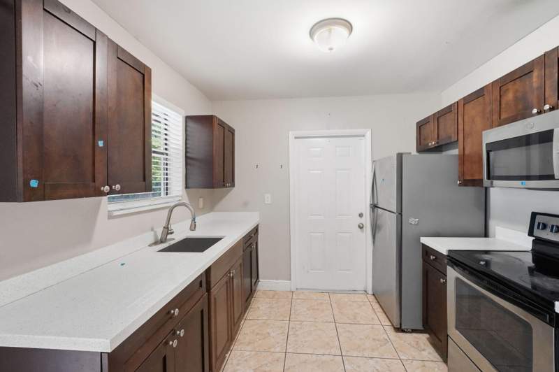 3 bedroom Single Family Residence at 3100 SW 33rd Avenue, Lake Forest Sec 4, West Park — photo 5
