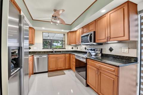 5791 Lakeview Mews Place, Boynton Beach FL - photo 15 of 98