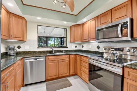 5791 Lakeview Mews Place, Boynton Beach FL - photo 18 of 98