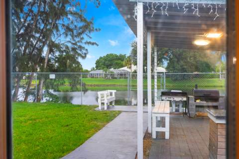 735 Hibiscus Drive, Royal Palm Beach FL - photo 13 of 35