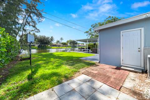 735 Hibiscus Drive, Royal Palm Beach FL - photo 21 of 35