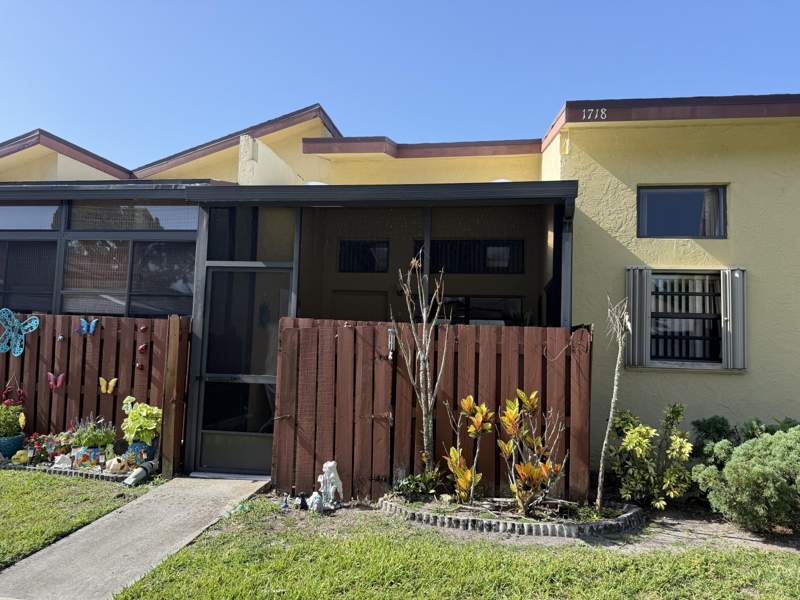 1 bedroom Condominium at 1718 W Sanderling Lane, Savannahs Condominums, Fort Pierce — photo 2