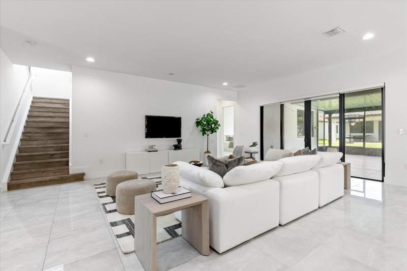 5 bedroom Single Family Residence at 17665 SW 46th Street, Tuscan Isles, Miramar — photo 4