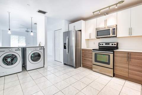 2501 Taylor Street #C, Hollywood FL - photo 9 of 28