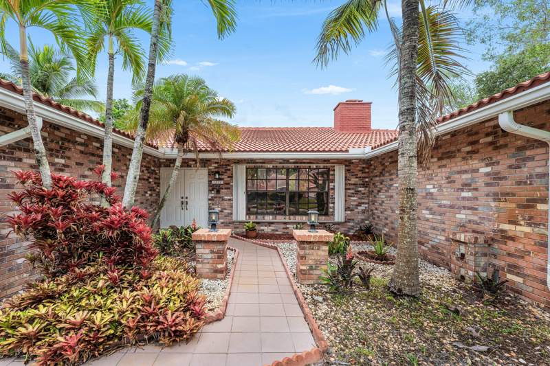 4 bedroom Single Family Residence at 1217 NW 111th Way, Cypress Run, Coral Springs — photo 2