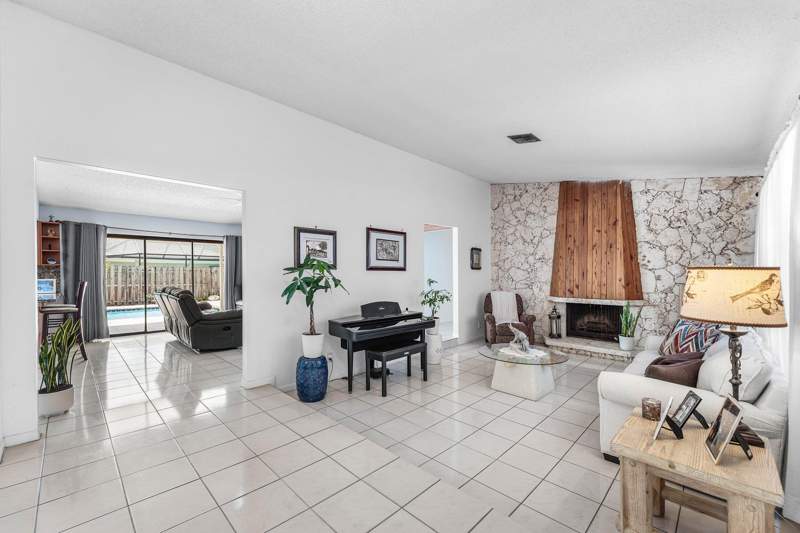 4 bedroom Single Family Residence at 1217 NW 111th Way, Cypress Run, Coral Springs — photo 3