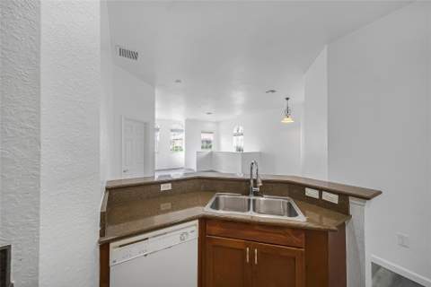 5754 Hampton Hills Boulevard #5754, Tamarac FL - photo 6 of 17