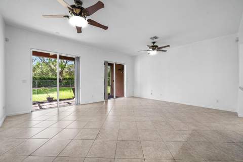 9058 Sedgewood Drive, Lake Worth FL - photo 10 of 36